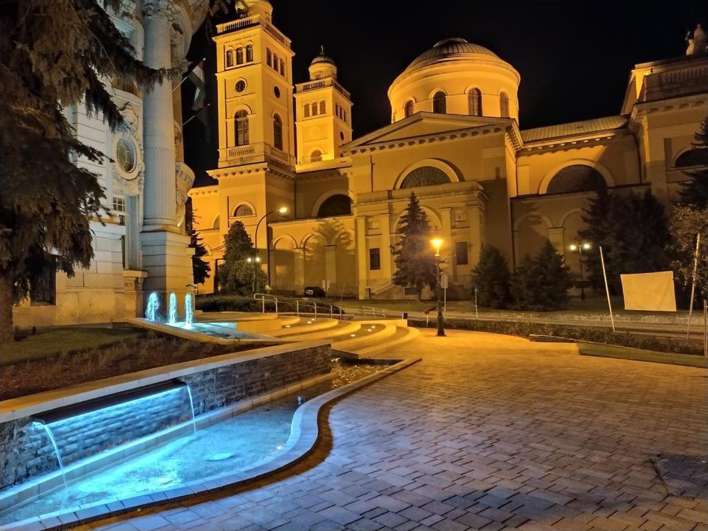 Oazis Apartman Eger Zewnętrze zdjęcie